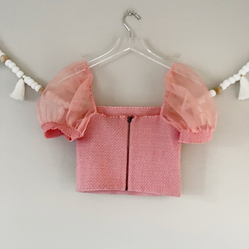 028. . NWT Alice + Olivia Eliana Puff-Sleeve Smocked-Bodice Crop Top - Picture 4 of 5